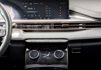 Подержанный автомобиль Exeed LX 2023 года (15 фото)