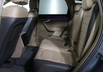 Подержанный автомобиль Volkswagen Touareg 2020 года (17 фото)