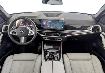 Подержанный автомобиль BMW X5 2025 года (14 фото)