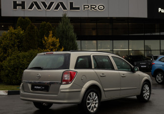 Подержанный автомобиль Opel Astra Wagon 2007 года (4 фото)