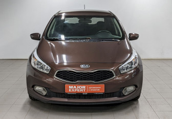 Подержанный автомобиль Kia Ceed Hatchback 2014 года (2 фото)