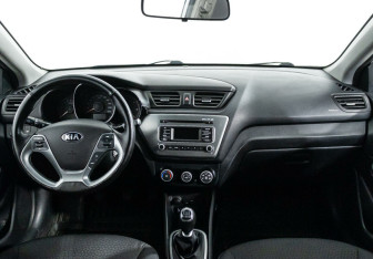 Подержанный автомобиль Kia Rio Sedan 2016 года (6 фото)