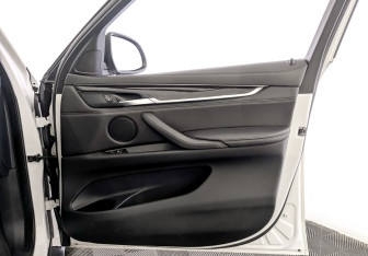 Подержанный автомобиль BMW X6 2019 года (25 фото)