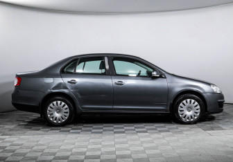 Подержанный автомобиль Volkswagen Jetta Sedan 2007 года (4 фото)