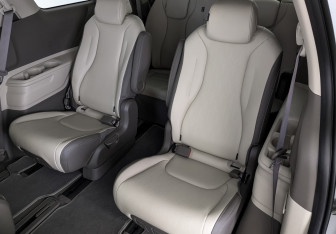 Подержанный автомобиль Kia Carnival 2021 года (27 фото)