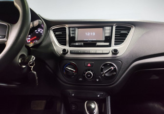 Подержанный автомобиль Hyundai Solaris Sedan 2021 года (17 фото)