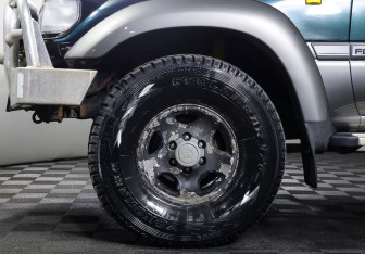 Подержанный автомобиль Toyota Land Cruiser Suv 1997 года (24 фото)
