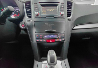 Подержанный автомобиль Subaru Outback Wagon 2012 года (15 фото)