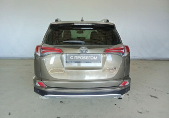 Подержанный автомобиль Toyota RAV4 2015 года (5 фото)