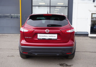 Подержанный автомобиль Nissan Qashqai 2016 года (6 фото)