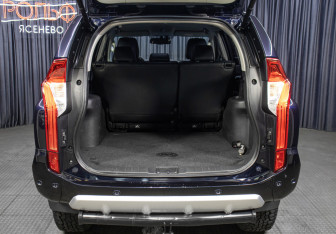 Подержанный автомобиль Mitsubishi Pajero Sport 2020 года (10 фото)