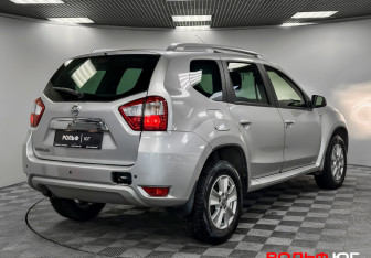 Подержанный автомобиль Nissan Terrano 2015 года (19 фото)