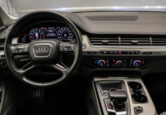 Подержанный автомобиль Audi Q7 2018 года (18 фото)