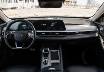 Подержанный автомобиль Chery Arrizo 8 2023 года (12 фото)