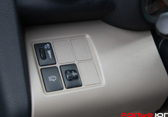 Подержанный автомобиль Toyota RAV4 2006 года (14 фото)