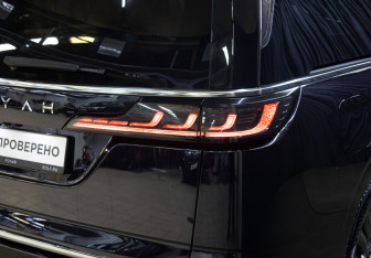 Подержанный автомобиль Voyah Dream 2023 года (30 фото)