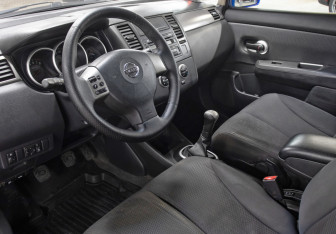 Подержанный автомобиль Nissan Tiida Hatchback 2007 года (16 фото)