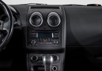 Подержанный автомобиль Nissan Qashqai 2012 года (13 фото)