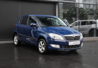 Подержанный автомобиль Skoda Fabia Hatchback 2013 года (3 фото)