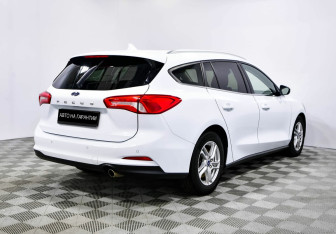Подержанный автомобиль Ford Focus Wagon 2019 года (3 фото)
