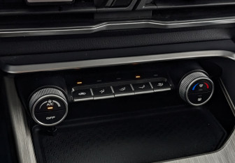 Подержанный автомобиль Geely Coolray 2023 года (21 фото)