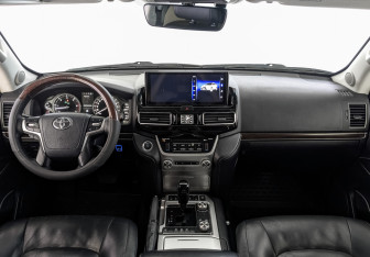 Подержанный автомобиль Toyota Land Cruiser Suv 2015 года (14 фото)