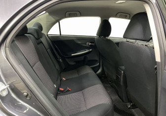 Подержанный автомобиль Toyota Corolla Sedan 2011 года (21 фото)