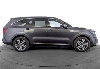 Подержанный автомобиль Kia Sorento 2022 года (4 фото)
