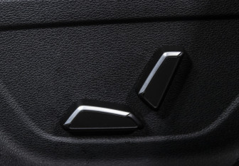 Подержанный автомобиль Geely Emgrand 2023 года (18 фото)