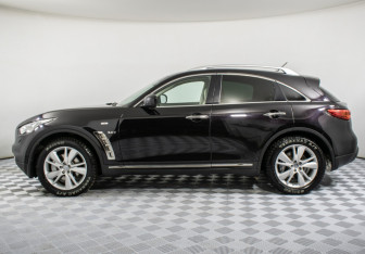 Подержанный автомобиль Infiniti QX70 2015 года (8 фото)