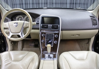 Подержанный автомобиль Volvo XC60 2011 года (14 фото)