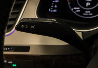 Подержанный автомобиль Audi Q7 2015 года (14 фото)