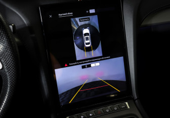 Подержанный автомобиль Hongqi H5 2023 года (19 фото)