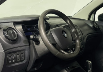 Подержанный автомобиль Renault Kaptur 2018 года (13 фото)