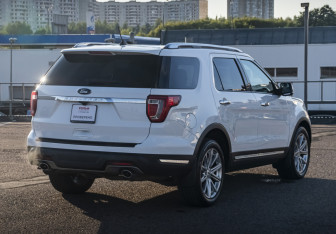 Подержанный автомобиль Ford Explorer 2018 года (5 фото)