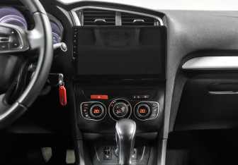 Подержанный автомобиль Citroen C4 Sedan 2016 года (10 фото)