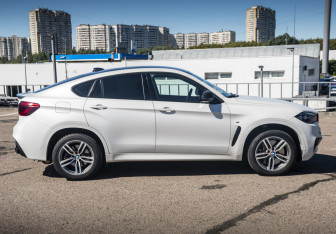 Подержанный автомобиль BMW X6 2016 года (4 фото)