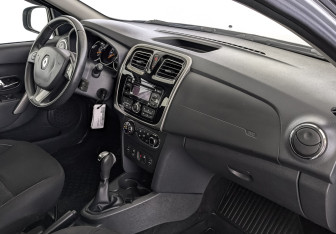 Подержанный автомобиль Renault Sandero 2016 года (13 фото)