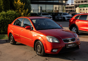 Подержанный автомобиль Kia Rio Sedan 2010 года (2 фото)