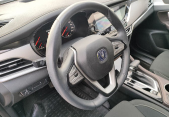 Подержанный автомобиль Changan CS35PLUS 2019 года (13 фото)