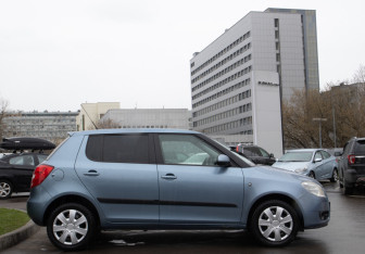 Подержанный автомобиль Skoda Fabia Hatchback 2008 года (3 фото)