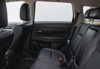 Подержанный автомобиль Mitsubishi Outlander 2017 года (11 фото)