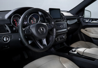 Подержанный автомобиль Mercedes-Benz GLE 2017 года (14 фото)