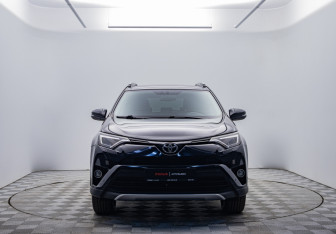 Подержанный автомобиль Toyota RAV4 2016 года (2 фото)