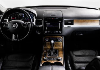 Подержанный автомобиль Volkswagen Touareg 2013 года (11 фото)