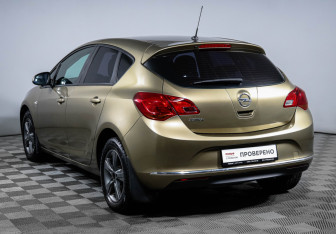 Подержанный автомобиль Opel Astra Hatchback 2013 года (7 фото)