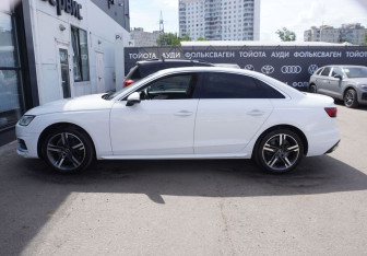 Подержанный автомобиль Audi A4 Sedan 2022 года (8 фото)