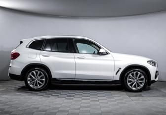 Подержанный автомобиль BMW X3 2021 года (4 фото)