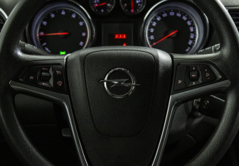 Подержанный автомобиль Opel Mokka 2014 года (13 фото)