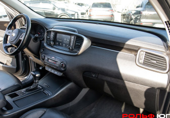 Подержанный автомобиль Kia Sorento 2018 года (7 фото)